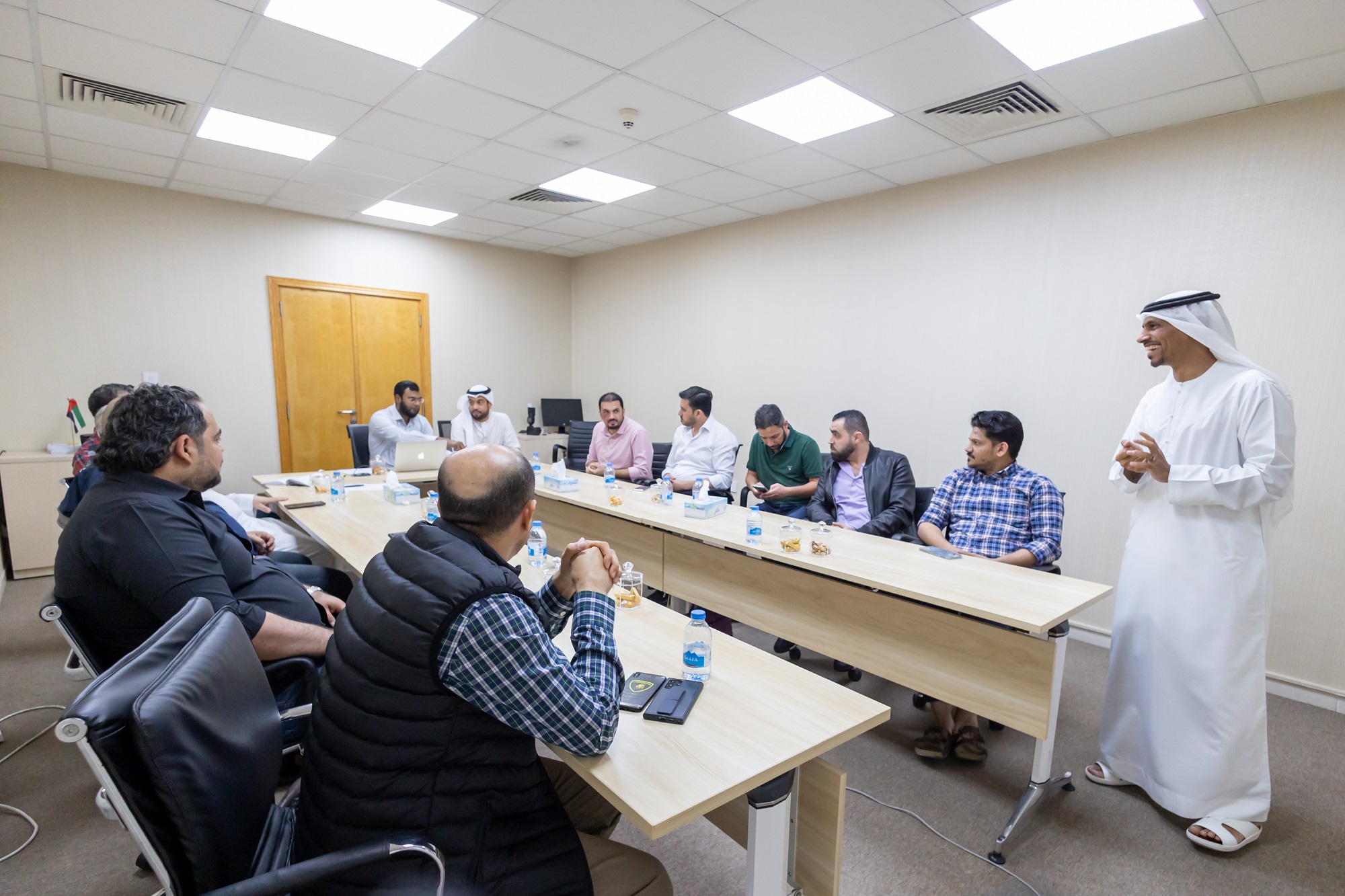 غرفة عجمان تلتقي مع أصحاب المنشآت لبحث فرص تطوير وتحسين التقديم على الخدمات