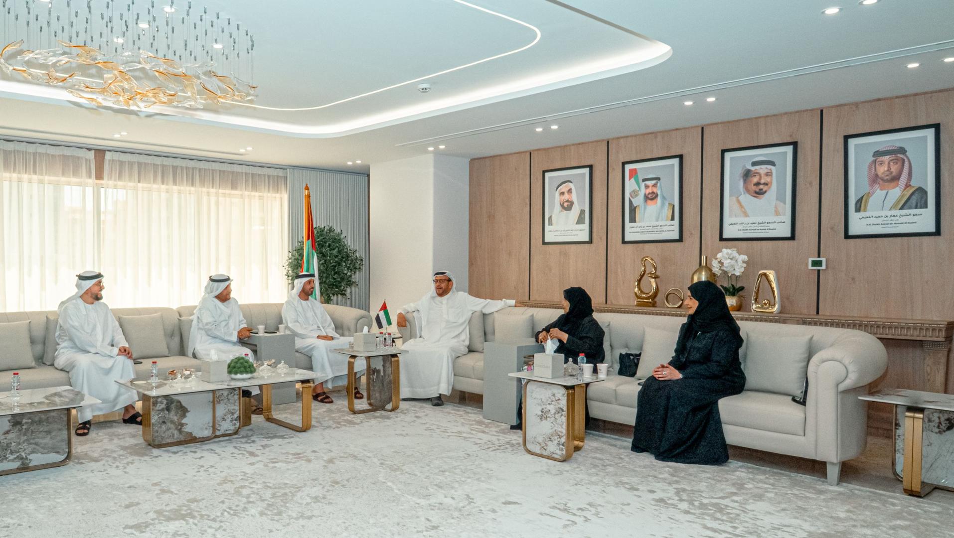 غرفة عجمان تكرم الجهات المشاركة في دعم العرائس بعجمان